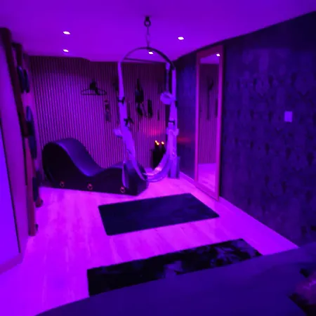 Loveroom Lovalova Διαμέρισμα Ρενς