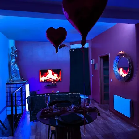 Loveroom Lovalova Διαμέρισμα Ρενς